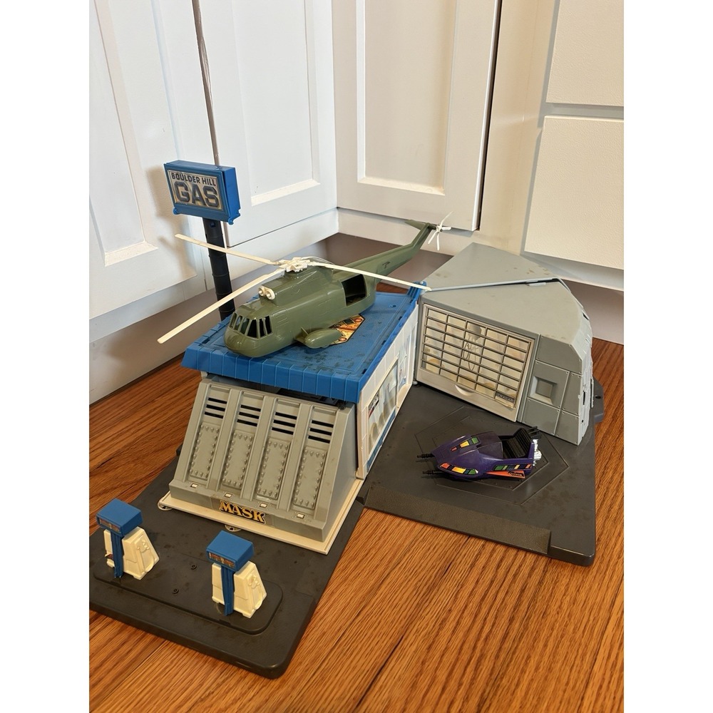 Kenner M.A.S.K. Boulder Hill  And  Piranha Vehicle